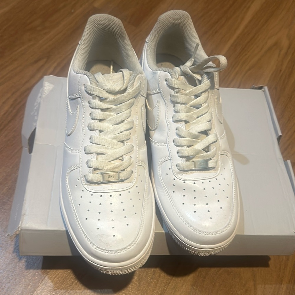 Preown size 9.5 Air Force 1’s